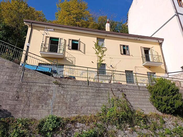 Casa con 7 locali in vendita in Via Calvario, Pennapiedimonte