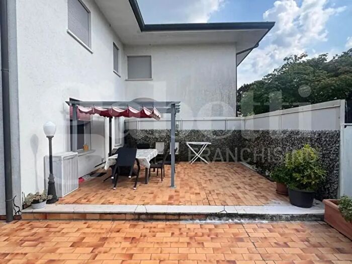 Appartamento quadrilocale in vendita in Via Masaccio Snc, Loria