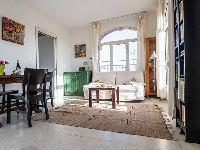 Appartamento trilocale in affitto in Via La Spezia, San Giovanni, Roma