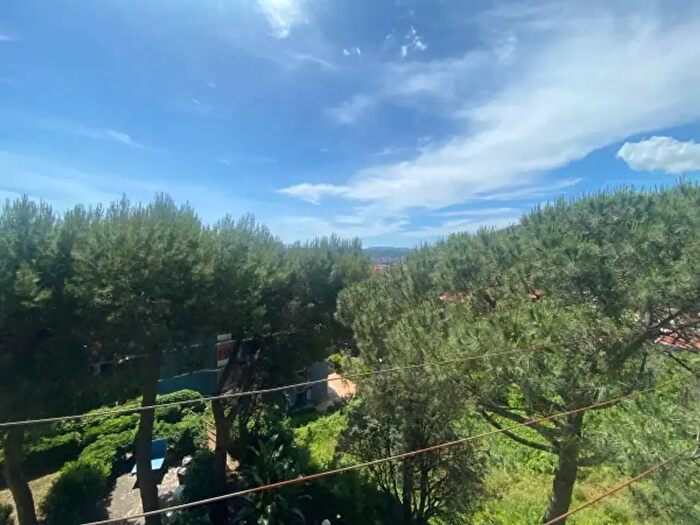 Appartamento con 6 locali in vendita in Via Francesco Cilea, Napoli