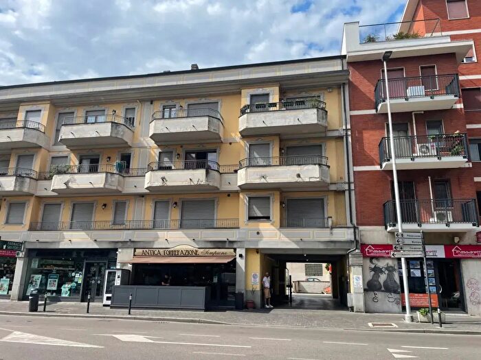 Appartamento trilocale in vendita in Via Sempione, Pero