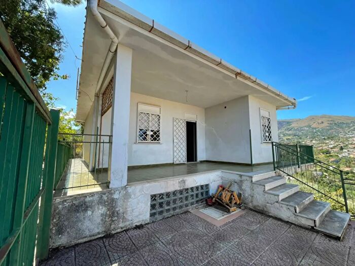 Casa quadrilocale in vendita in Via Ponte Parco, Altofonte