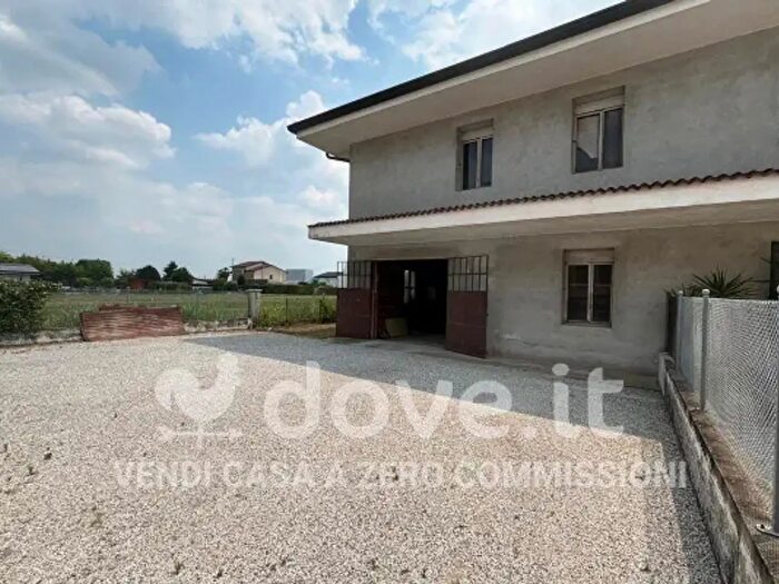 Casa con 6 locali in vendita in Via Postumia di Levante SNC, Cittadella