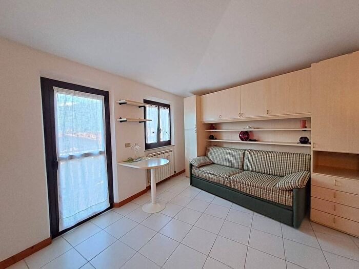 Appartamento bilocale in affitto in Via Combattenti, Songavazzo