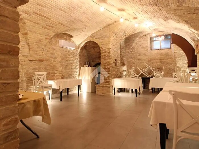 Appartamento con 5 locali in vendita in Via Roma, Offida