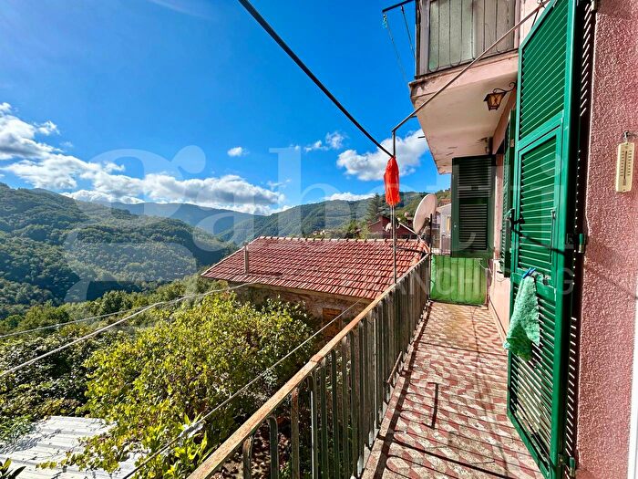 Appartamento quadrilocale in vendita in Via GBombrini, Davagna