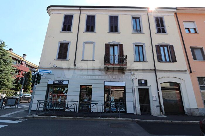 Case in Vendita e in Affitto - 2