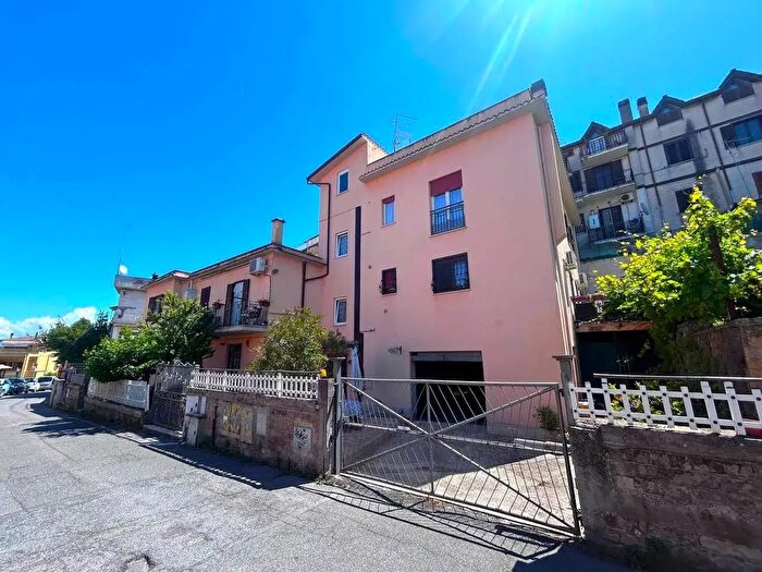 Appartamento quadrilocale in vendita in Via Fabbrianesi, Castelnuovo Di Porto
