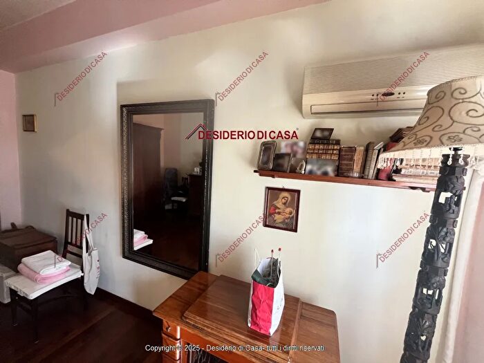 Appartamento trilocale in vendita in Famila Via Sampolo Quartiere Matteotti VIII Circoscrizione Palermo Sicilia Italia, Palermo