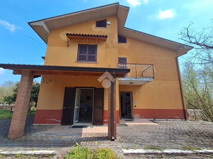 Casa con 9 locali in vendita in Contrada San Eustachio, Avellino