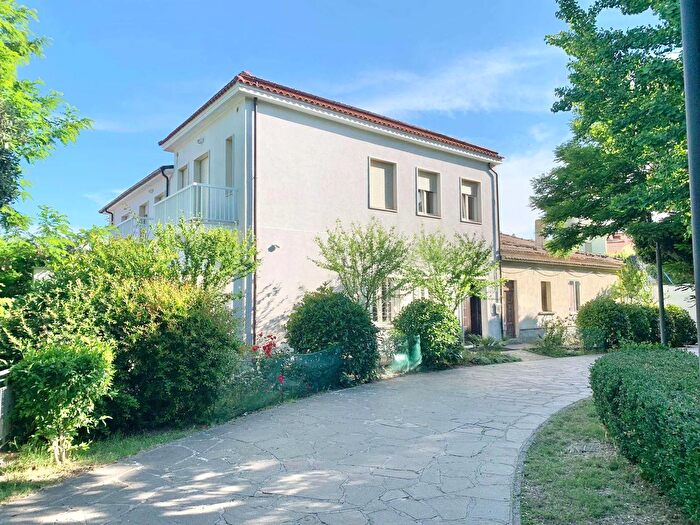 Appartamento trilocale in affitto in Largo Garibaldi, Guglionesi