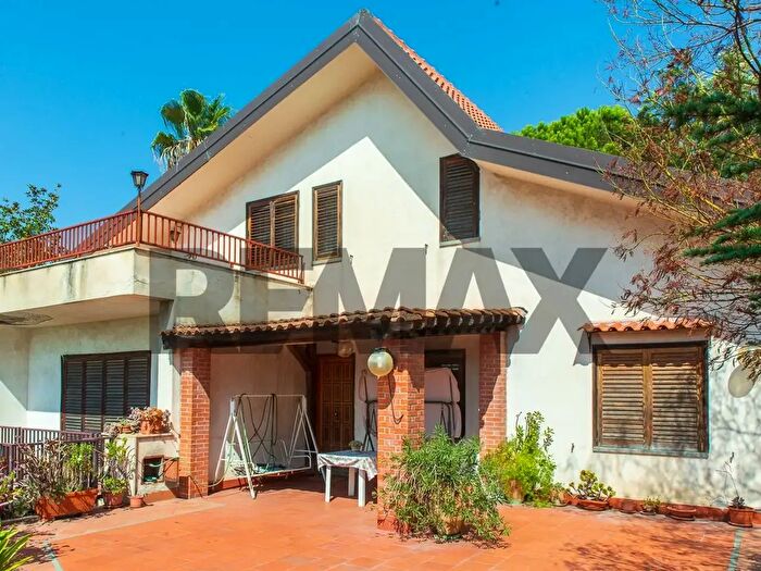 Casa con 12 locali in vendita in Via Catania, Tremestieri Etneo
