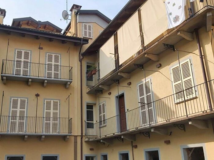 Appartamento trilocale in affitto in Piazza San Giovanni, Centro, Carignano