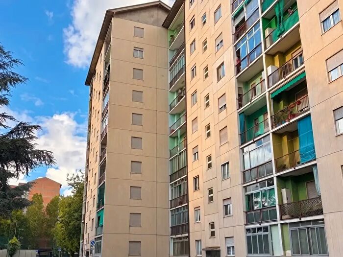 Appartamento con 5 locali in vendita in Via Luigi Capuana, Torino
