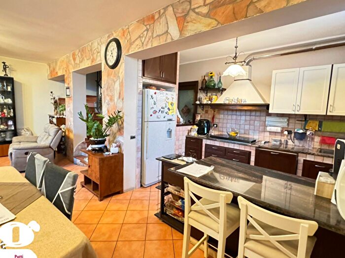 Appartamento quadrilocale in vendita in Via Cappellini, Patti