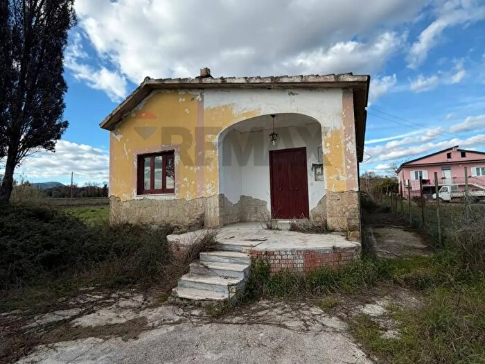 Casa con 5 locali in vendita in Strada Statale Appia Snc, Carinola