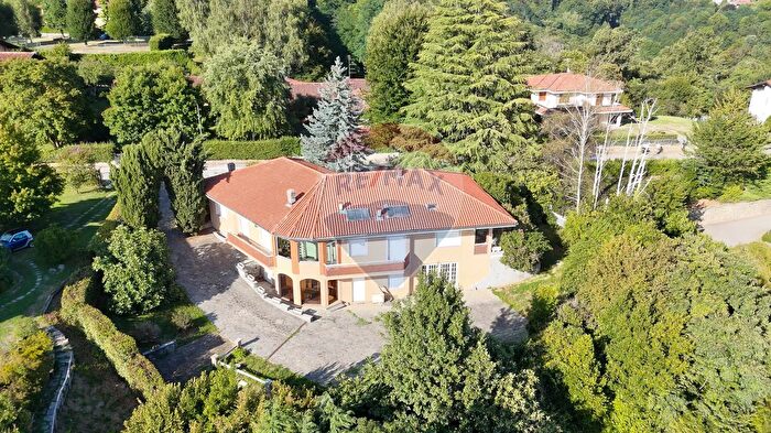 Casa con 11 locali in vendita in Via Castellazzo, Occhieppo Superiore