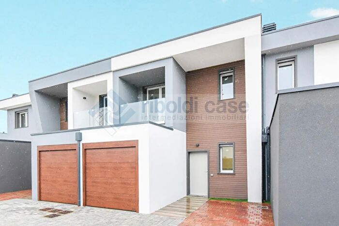 Casa quadrilocale in vendita in Meda