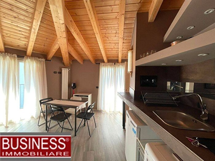 Appartamento trilocale in affitto in Via Luigi Ornato, Niguarda, Milano