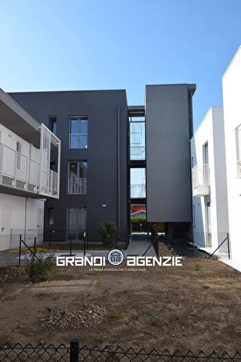 Appartamento con 7 locali in vendita in Via Monsignor Albino Schileo, Monastier Di Treviso