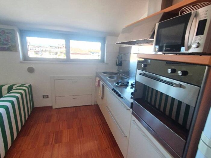 Appartamento bilocale in affitto in Via Giulio e Corrado Venini, Centrale, Milano