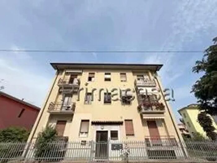 Appartamento trilocale in vendita in Via Giuliari c, Verona