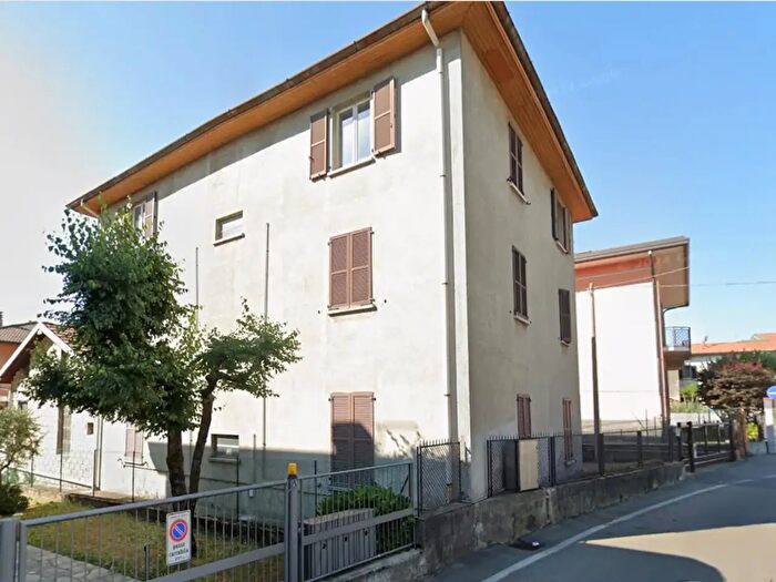 Casa con 16 locali in vendita in Via Oslavia, Cantu'