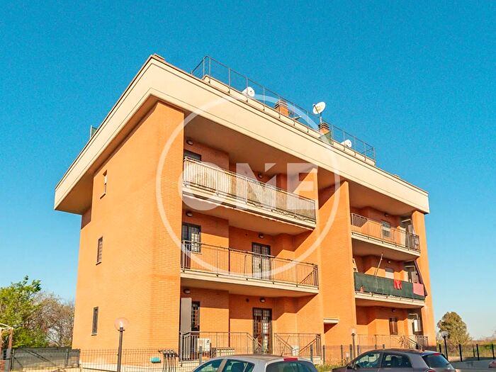 Appartamento trilocale in vendita in Via Rocca di Cambio, Roma