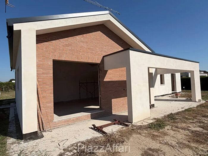 Casa quadrilocale in vendita in Via Vescovo, Legnaro