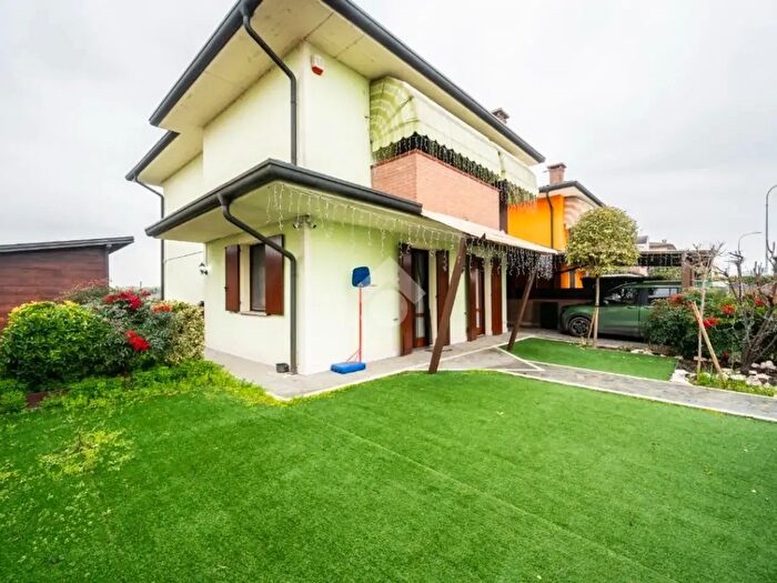 Casa con 5 locali in vendita in Via E Dugoni, Motteggiana