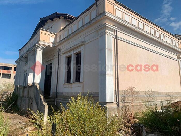 Case in Vendita e in Affitto - 2