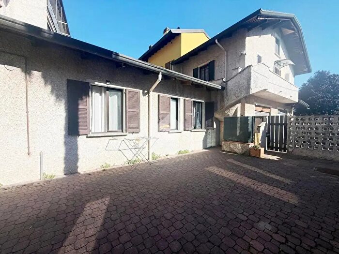 Appartamento bilocale in vendita in Via Vittorio Veneto, Turate