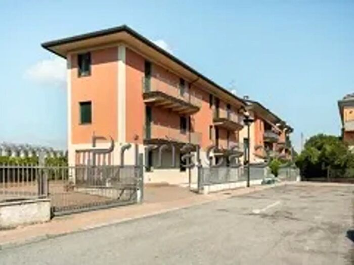 Appartamento trilocale in vendita in Via Venezia, Colognola Ai Colli