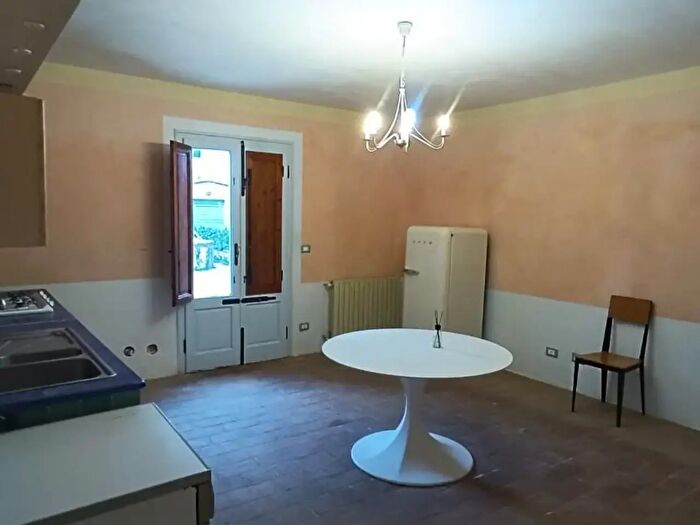 Casa con 6 locali in vendita in Cascina