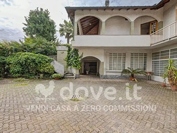 Casa con 6 locali in vendita in Via Carlo Rossini, Tradate