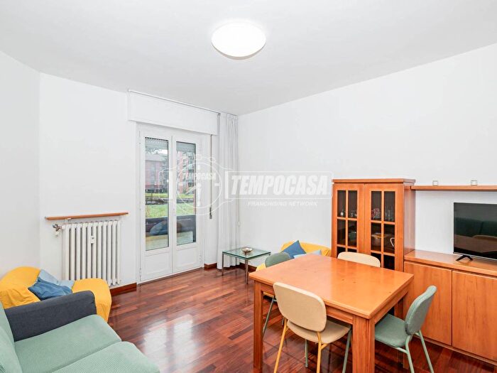 Appartamento trilocale in affitto in Via zante, Quartiere Forlanini, Milano