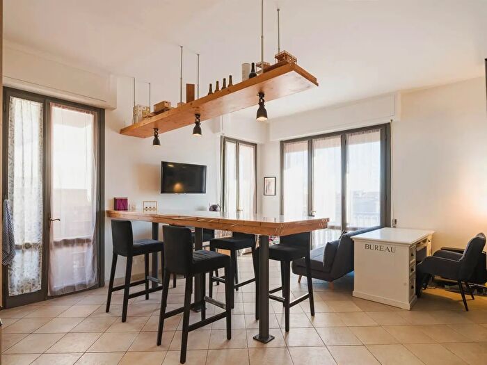 Appartamento con 6 locali in vendita in Viareggio