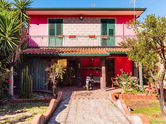 Casa con 7 locali in vendita in Via Livorno, San Giovanni La Punta