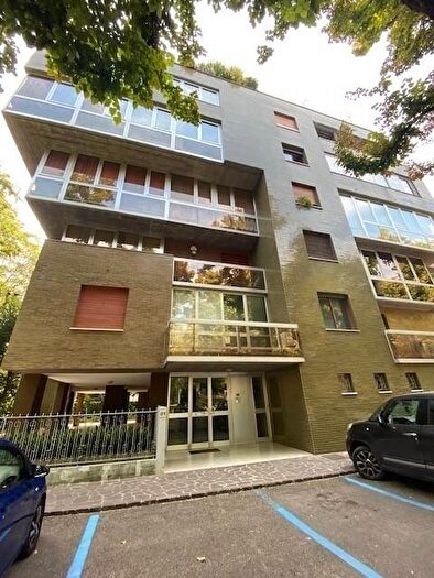 Appartamento con 5 locali in affitto in Viale Nicola Fabrizi, Viali, Modena