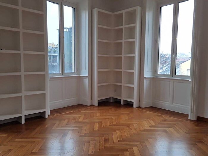 Appartamento trilocale in affitto in Via Spartaco, Montenero, Milano