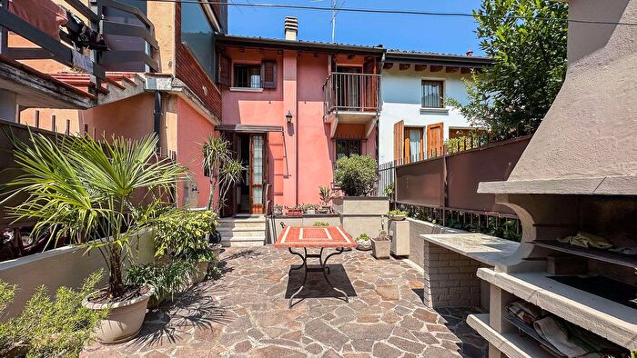 Appartamento trilocale in vendita in Via della Piazza Snc, Brescia