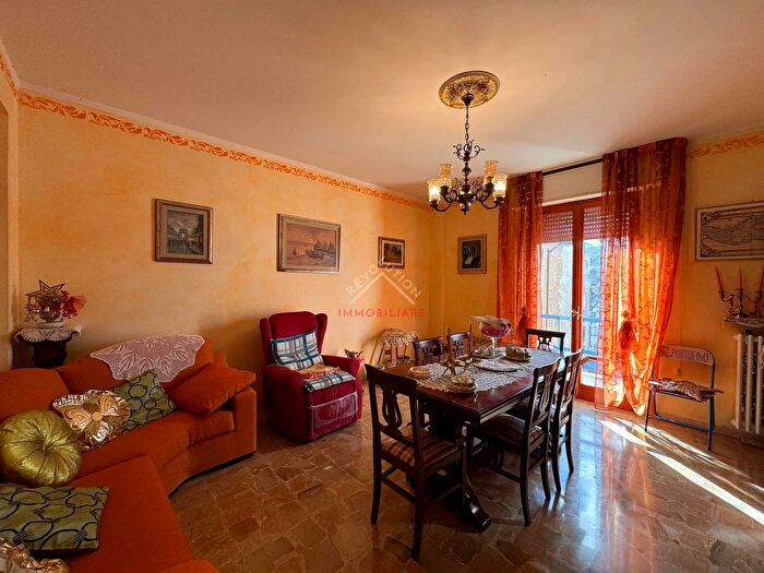 Appartamento con 5 locali in vendita in Via Dante Alighieri, Citta Di Castello