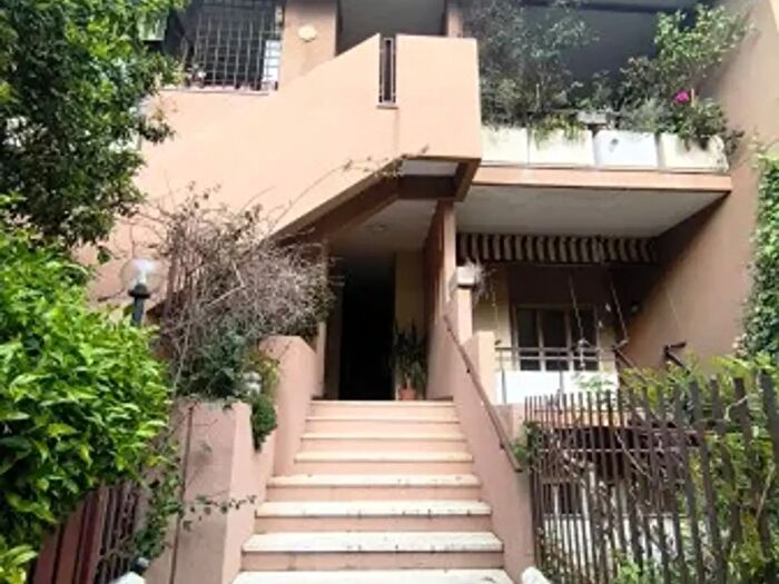 Appartamento bilocale in affitto in Via Tespi, Roma