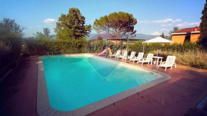 Casa con 14 locali in vendita in Via Poggiolino, Figline e Incisa Valdarno