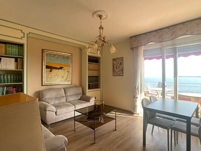 Appartamento trilocale in affitto in Via Valle Fiorita, Centro, Salò