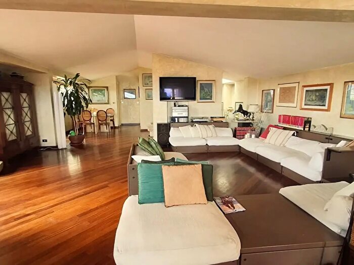 Appartamento con 7 locali in vendita in Via Roma, Desenzano Del Garda