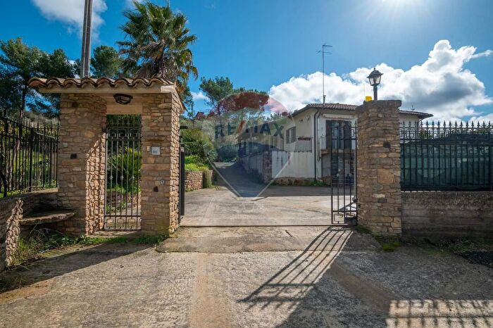 Casa quadrilocale in vendita in Via Euripide, Caltagirone