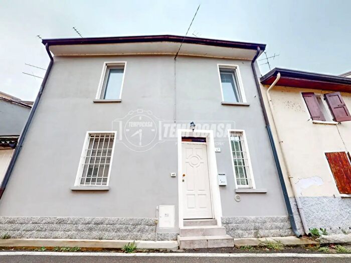 Casa trilocale in vendita in Via San Giovanni Bono, Mantova