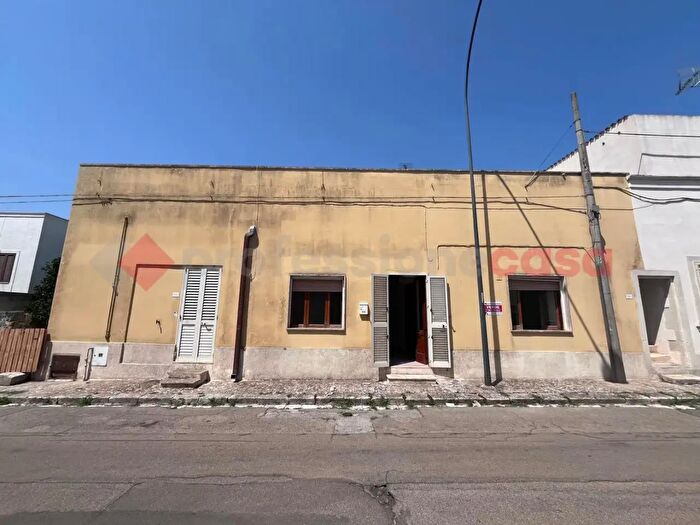 Casa con 5 locali in vendita in Via Toti, Poggiardo