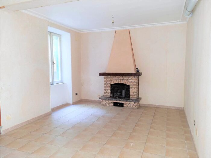 Appartamento quadrilocale in vendita in Viale Regina Margherita, Caprarola